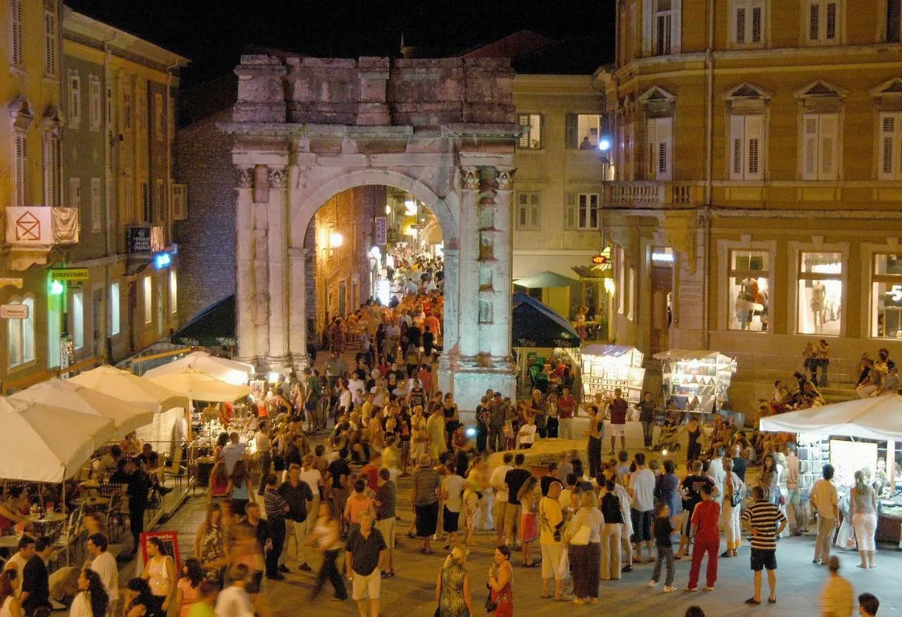 Apartment Lungomare Pula 0*,  Croacia