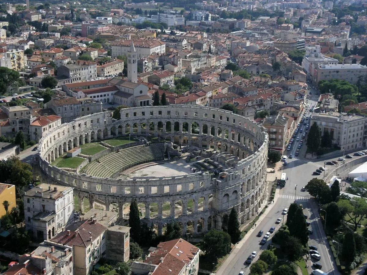 Apartment Lungomare Pula 0*,